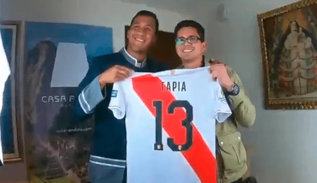 Renato Tapia hizo un gran regalo sorpresa a algunos seguidores de la selección peruana.