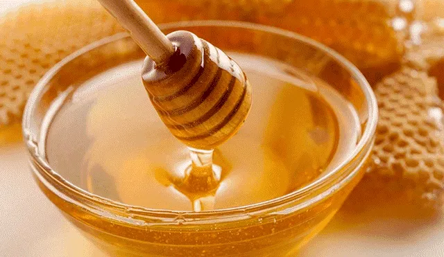 La miel también es utilizada como un remedio casero para los males como la tos y la gripe.