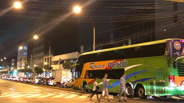 Cercado de Lima: buses generan congestión vehicular 
