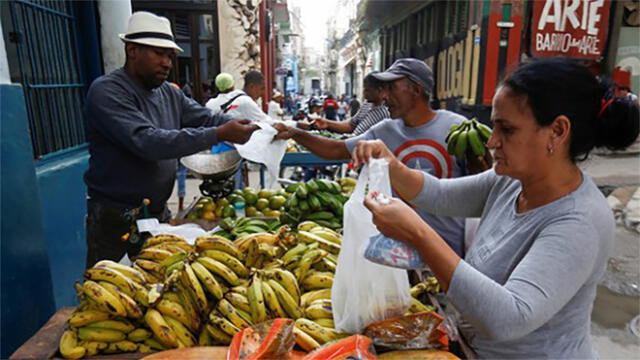 Presidente de Cuba reconoce escasez de productos de primera necesidad y pide más control