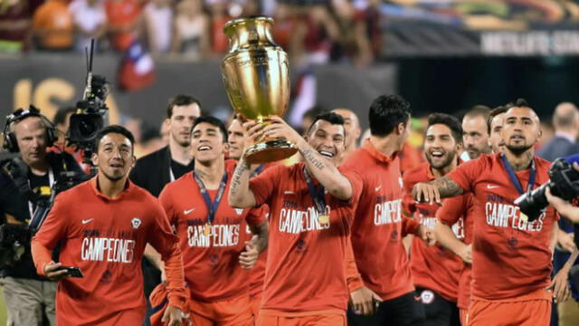 El chileno fue bicampeón de la Copa América con su selección.