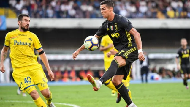 Arquero del Chievo sufre espeluznante lesión tras choque con Cristiano Ronaldo [VIDEO] 