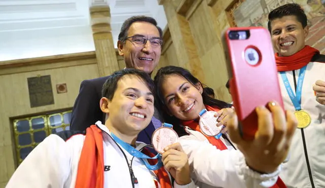 Martín Vizcarra se reunió con medallistas peruano