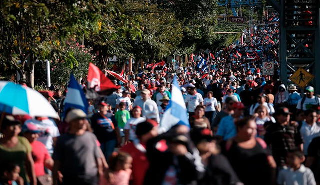 El sábado se vivió una marcha masiva en Nicaragua, a pesar de que va en contramano con lo estipulado por la OMS. Foto: EFE