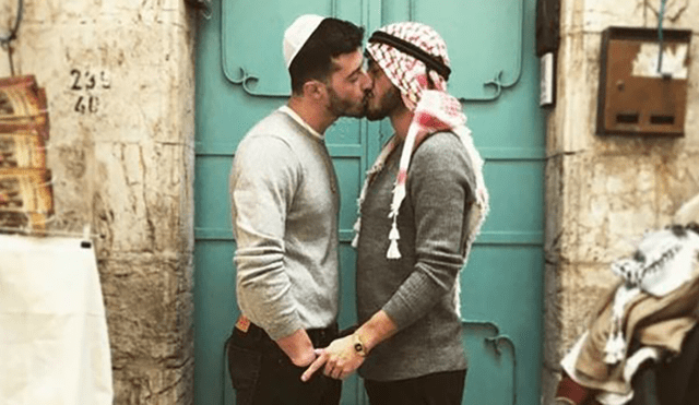 Judío y palestino protagonizan beso gay en el corazón de Israel para combatir intolerancia