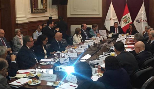 CAN pide a contralor Edgar Alarcón no participar en sesiones por denuncias