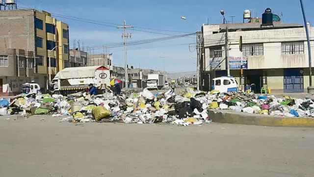 ACUMULACIÓN. Residuos sólidos se acumulan en calles de Juliaca. Población espera solución.