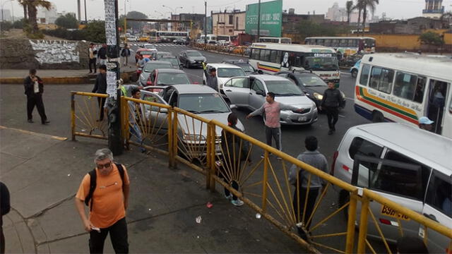 #YoDenuncio: congestión vehicular por colectivos informales en Av. Primavera