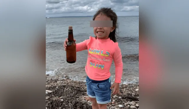 Una niña encontró una botella que había navegado más de 11 años por el océano Atlántico. Foto: YouTube