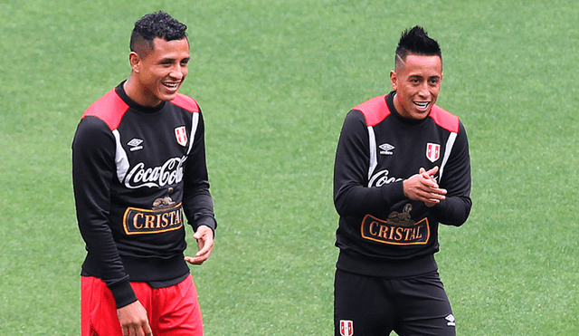 Christian Cueva y Yoshimar Yotún, jugadores de la selección peruana.
