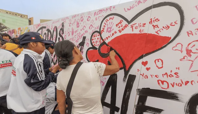 Puente Piedra: mujeres conmemoraron su día pintando sus derechos en un mural