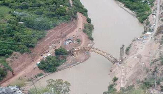 Reportan cuatro obreros muertos tras caída de un puente en construcción sobre el río Marañón