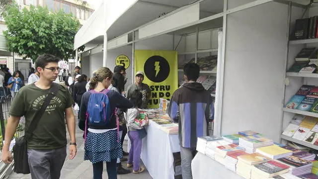 Arequipa: Festival del Libro atiende al público en el parque 15 de Agosto 