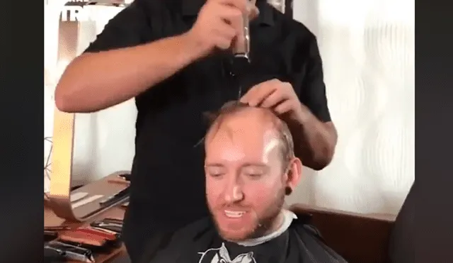 YouTube viral: hombre ‘calvo’ acude a barber shop por una peluca artificial y ahora luce así [VIDEO]