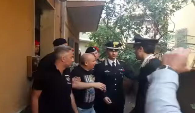 En YouTube, capo italiano le dice 'adiós' a su libertad con impactante ‘besamanos’ [VIDEO] 