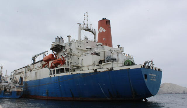 Fiscalía investigará al barco más grande del mundo anclado en Chimbote