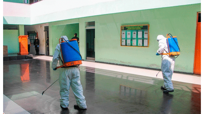 Desinfectan sede de la División Policial de Chimbote.