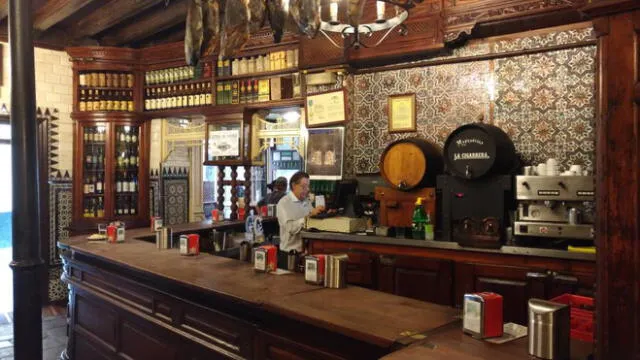 Los bares de Sevilla no podrán modificar sus instalaciones y tendrán que respetar su aforo. (Foto: El País)