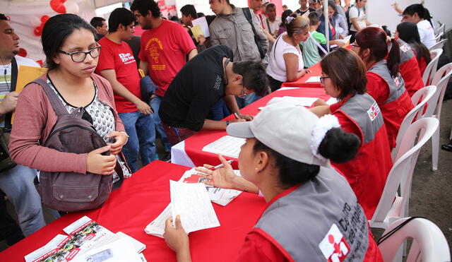 Al año 150 mil jóvenes peruanos no encuentran trabajo formal en el país