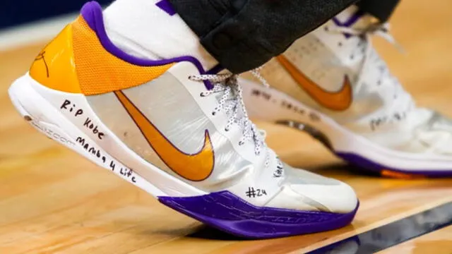 Estrellas de la NBA homenajean a Kobe Bryant con mensajes en sus zapatillas