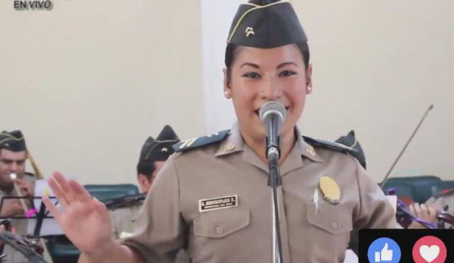 Facebook: mujer policía canta 'Qué bonito' y su romántica voz conquista las redes |VIDEO