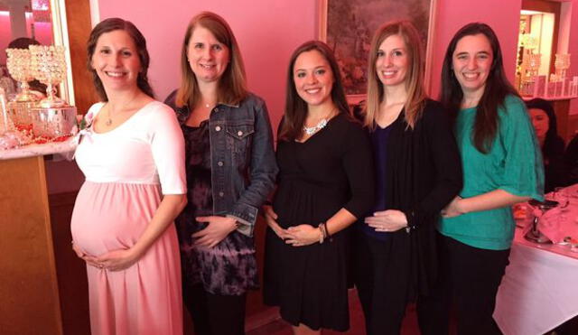 La historia de cinco mujeres que quedaron embarazadas el mismo verano tras recurrir a una clínica de fertilidad. Foto: Mirror.