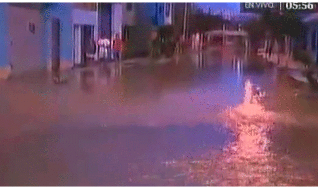 Chorrillos: calles inundadas por tuberías rotas [VIDEO]