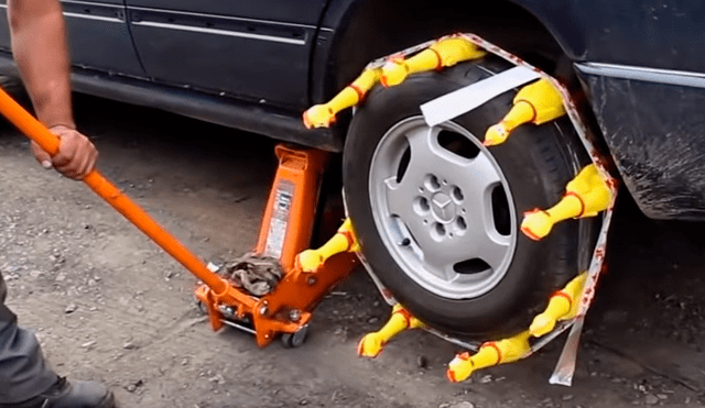 YouTube viral: Puso pollos de hule en la llanta de su vehículo y lo que pasó genera burlas en la red [VIDEO]