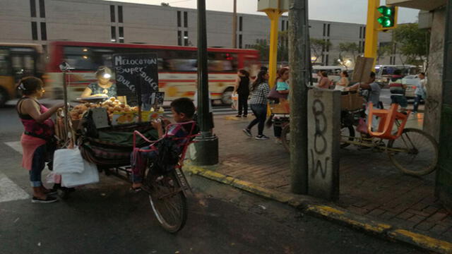 Cercado de Lima: ambulantes invaden veredas y pistas 