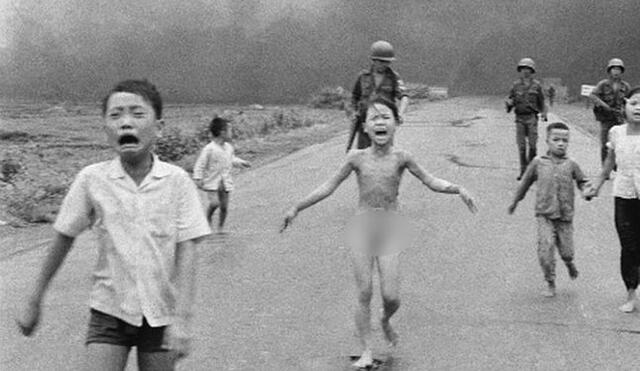 Fotografía en la que aparece Kim Phuc, momento en el que sufre quemaduras por la sustancia de nalpam. Foto: La República.