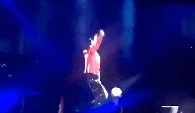 Beto Cuevas y su terrible caída en pleno concierto que se volvió viral [VIDEO]