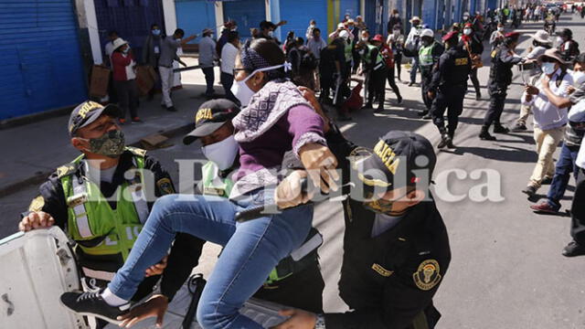 Policía detuvo a comerciantes del Avelino que salieron a protestar en Arequipa..