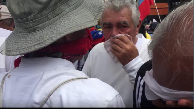  Venezuela: reprimen con gas pimienta marcha de ancianos | VIDEO