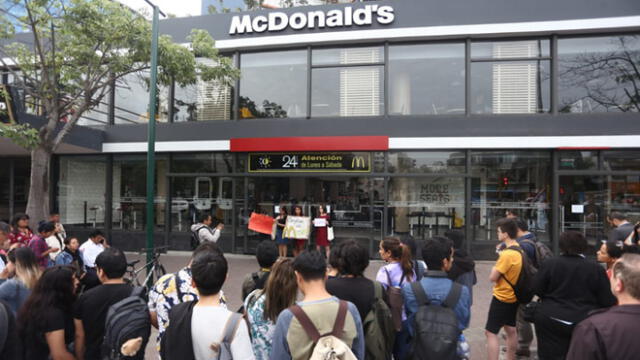 Manifestantes solicitan que empresas ofrezcan las condiciones laborales para sus trabajadores. (Foto: Michael Ramón / La República)