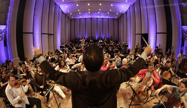 La sinfónica se presentó el domingo pasado en el Teatro Municipal. En
agosto lo hicieron en el LUM. Fotografía: John Reyes.
