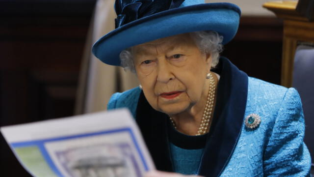 La monarca británica no se salvó de los estragos causados por el coronavirus. (Foto: AFP)