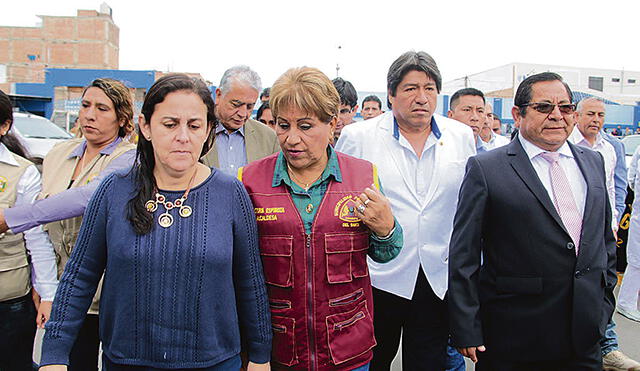 Ministra Patricia García emplaza a gobernador por construcción de hospital