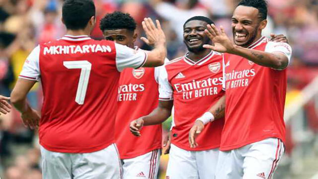 LONDON, ENGLAND - JULY 28: (R) Pierre-Emerick Aubameyang celebrates scoring Arsenal's goal with (L) Henrikh Mkhitaryan, (2ndL) Reiss Nelson and (2ndR) Ainsley Maitland-Niles during the Emirates Cup match between Arsenal and Olympic Lyonnais at Emirates Stadium on July 28, 2019 in London, England. (Photo by Stuart MacFarlane/Arsenal FC via Getty Images)