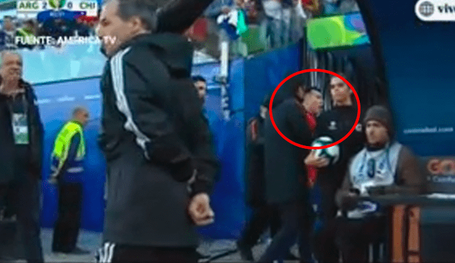 Argentina vs. Chile: Gary Medel insultó a Lionel Messi luego de ser expulsado [VIDEO]