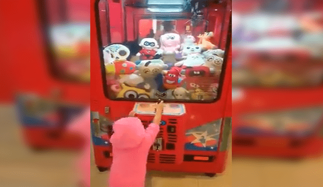 Facebook viral: Niña enseña ‘truco’ infalible para ganar en máquina de peluches 
