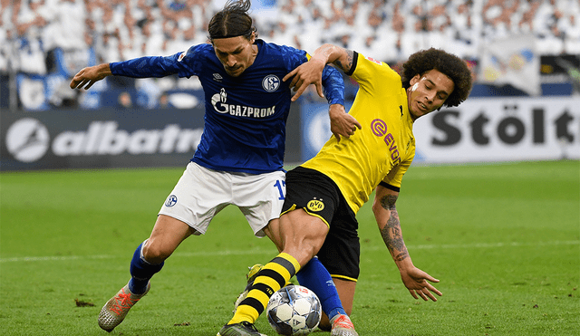 Borussia Dortmund y Schalke 04 protagonizan uno de los primeros partidos en el regreso de la Bundesliga tras dos meses de parón. | Foto: AFP