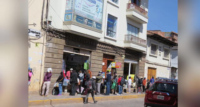Centros comerciales no cumplen protocolos de salubridad en Cusco.