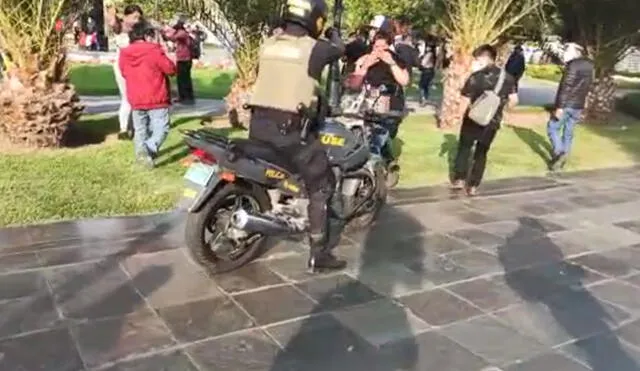 Hecho se produjo cuando agentes de la USE- PNP pretendían dispersar a manifestantes que se dirigían a la avenida Abancay. Foto: captura de video Luis Ángel Villanueva / URPI - GLR