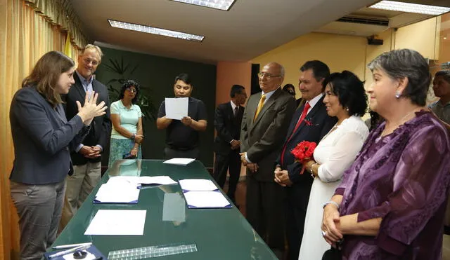 Miraflores: por primera vez se celebra un matrimonio civil en lengua de señas