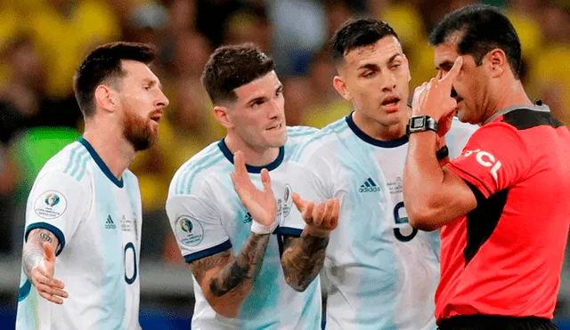 Argentina vs. Brasil: detectaron problemas de comunicación entre árbitro del partido y el VAR.