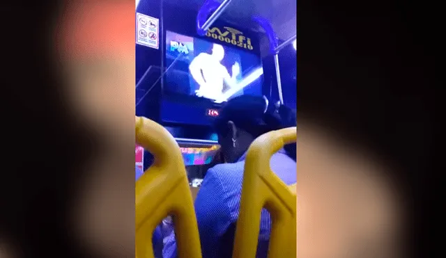 Facebook viral: Chico olvida bajar del bus por quedarse miran el sensual baile de Ricardo Milos [VIDEO]