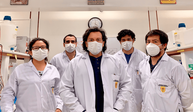 Equipo que desarrolla la prueba molecular en el Perú. Foto: Twitter