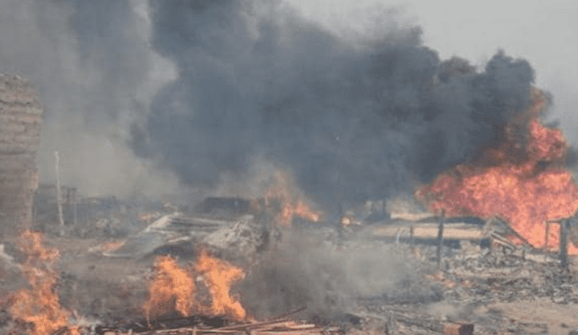 Villa El Salvador: fuerte incendio consumió un almacén y dejó dos bomberos heridos