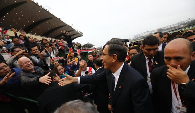 Martín Vizcarra recibió baño de popularidad en Hipódromo de Monterrico [GALERÍA]