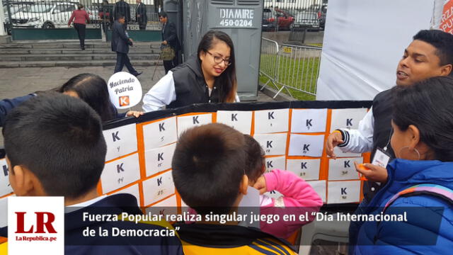 Fuerza Popular realiza singular juego en el “Día Internacional de la Democracia” [VIDEO]